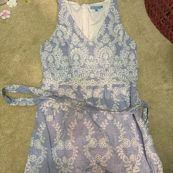 ANTONIO MELANI Dresses & Skirts - Tahari ASL Light Blue V-Neck Lace Overlay Dress